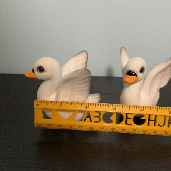 Pair of Flocked Swan Figurines - Picture 7 of 7